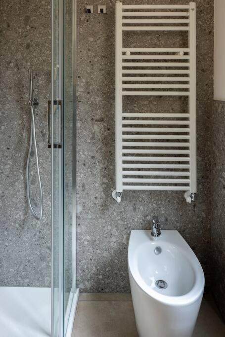 Apartment Isaia - 10 Minutes From Piazza Maggiore Bolonia Exterior foto
