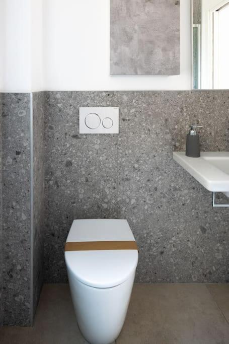 Apartment Isaia - 10 Minutes From Piazza Maggiore Bolonia Exterior foto